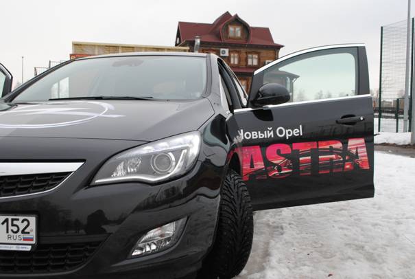 Левая половина автомобиля Opel Astra