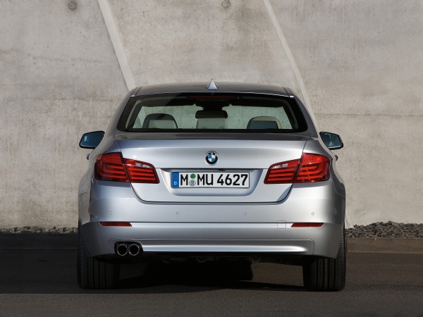 BMW 5 Series фото