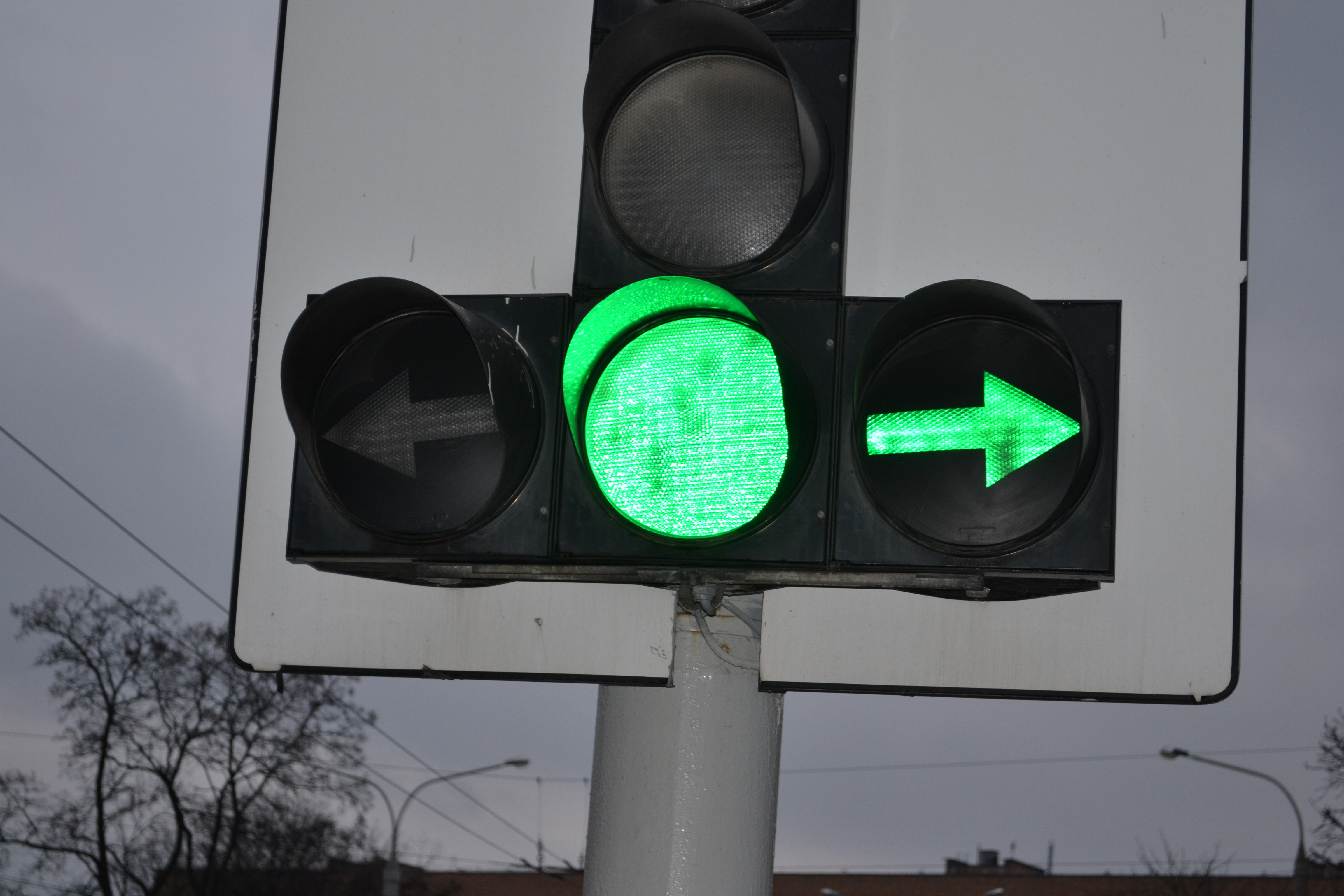 Светофоры всегда зеленые. Светофор с доп секцией. Светофор с поворотом. Светофор со стрелкой. Зеленый светофор.